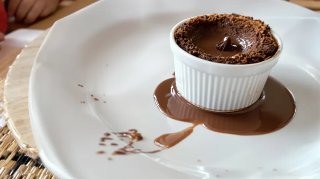 « Maman, c'est meilleur que celui de mamie » : ce fondant au chocolat sort du micro-ondes en moins de 10 min